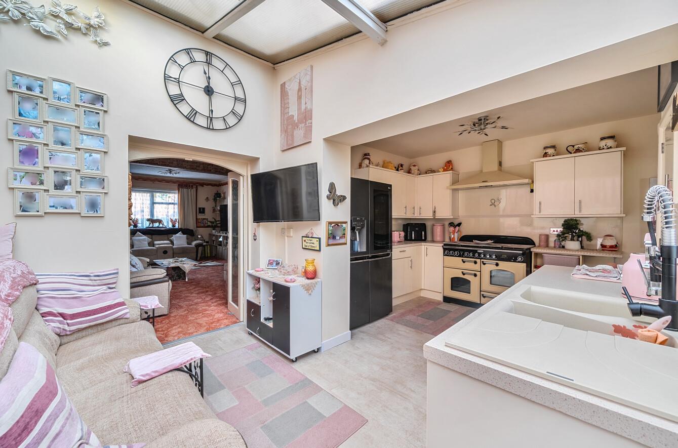 Vera Road, Clydach, Swansea, SA6 5QE